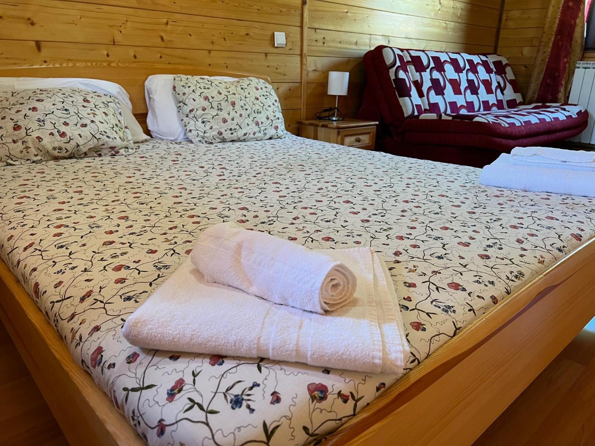 Camping Valle De Hecho Bagian luar foto