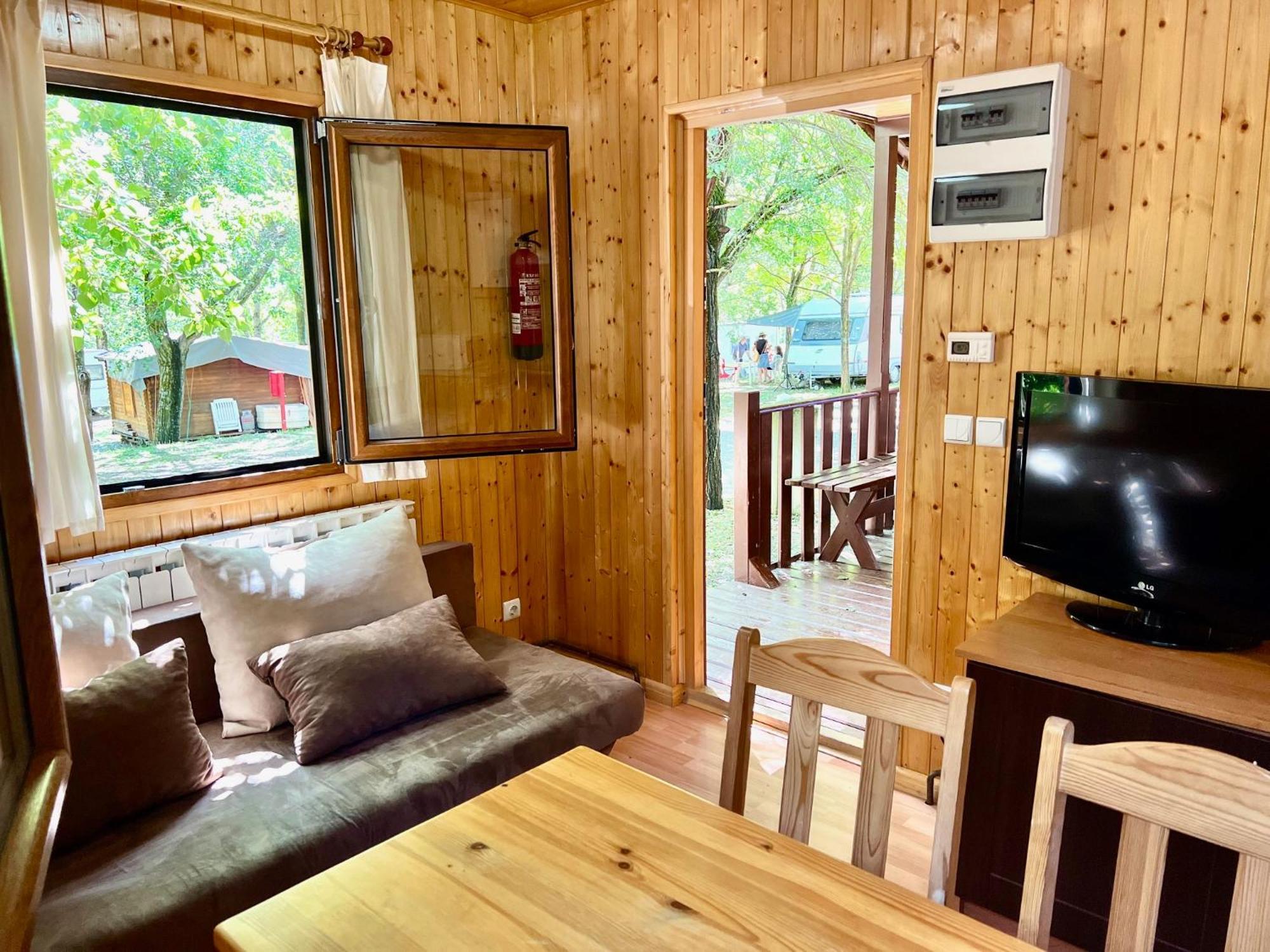 Camping Valle De Hecho Bagian luar foto