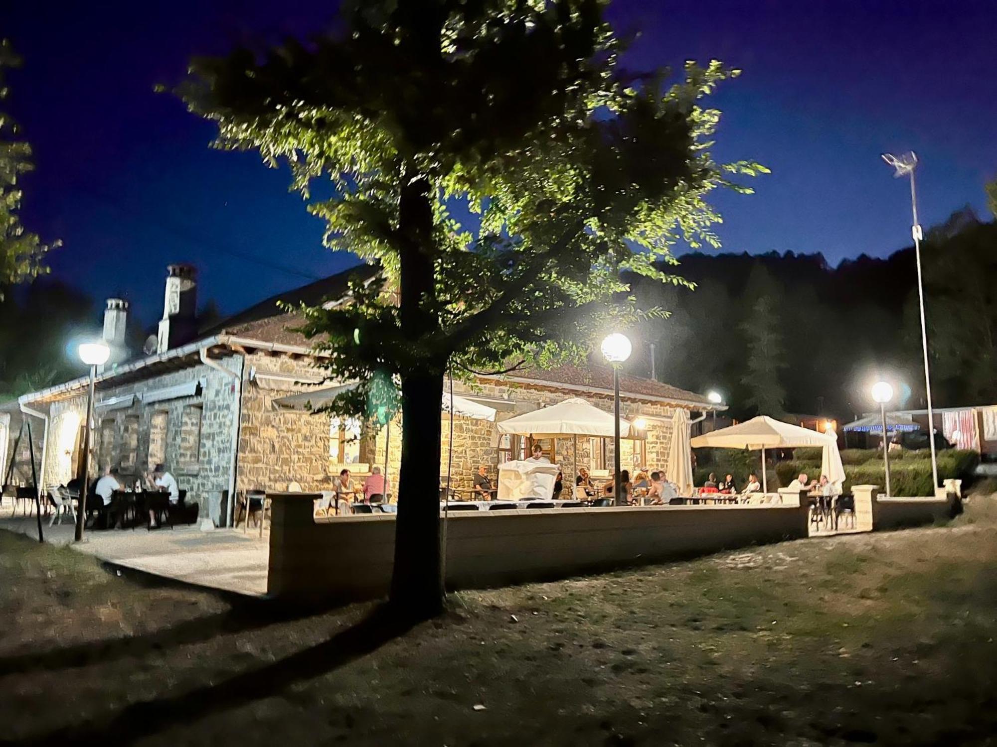Camping Valle De Hecho Bagian luar foto